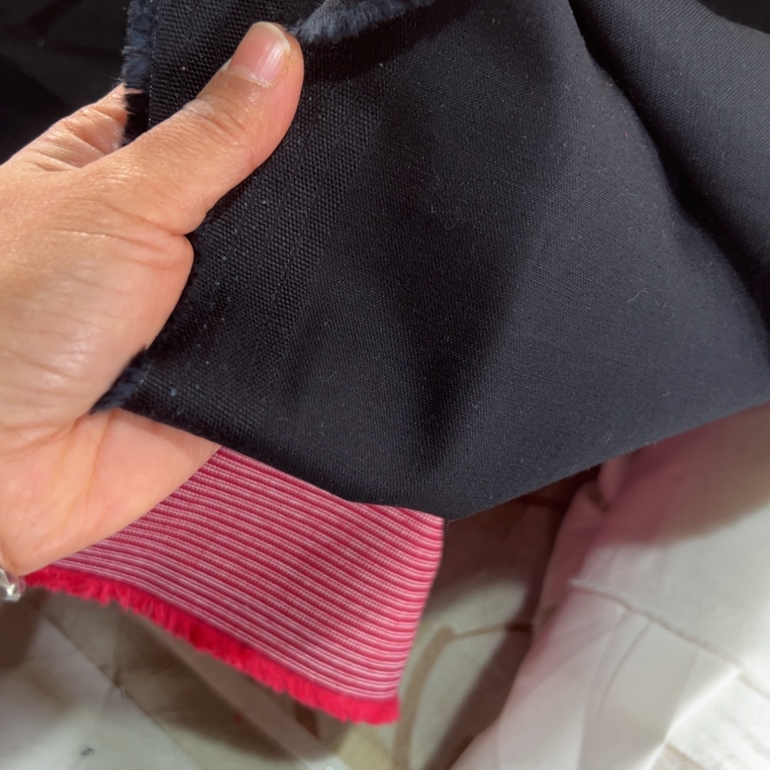 棉一米价港货原单弹力竹节斜纹蓝黑1.4米宽果子对面仓库