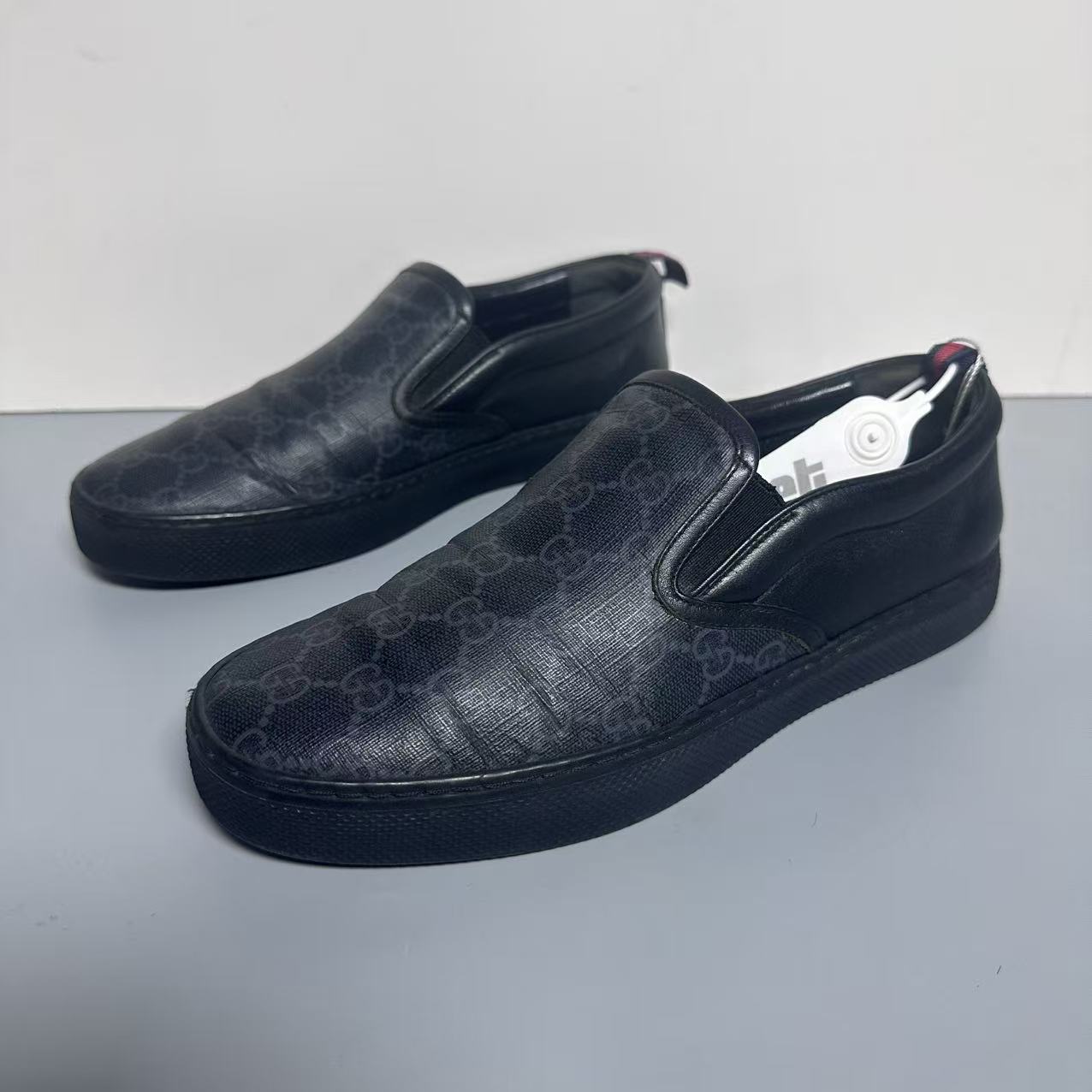95新 GUCCI/古驰 一脚蹬 黑色印花 时尚男士 40.5欧码 lb776