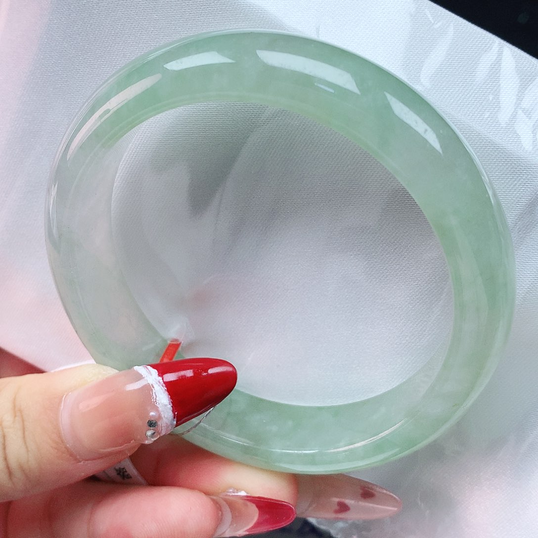 翡翠手镯未镶嵌56圈