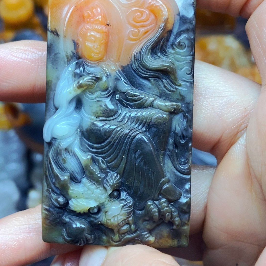 未镶嵌石英质玉（黄龙玉）颈饰
