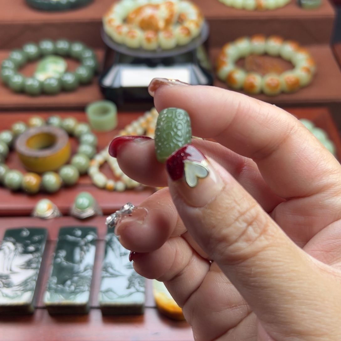 岫岩老玉（透闪石质玉）配饰未镶嵌