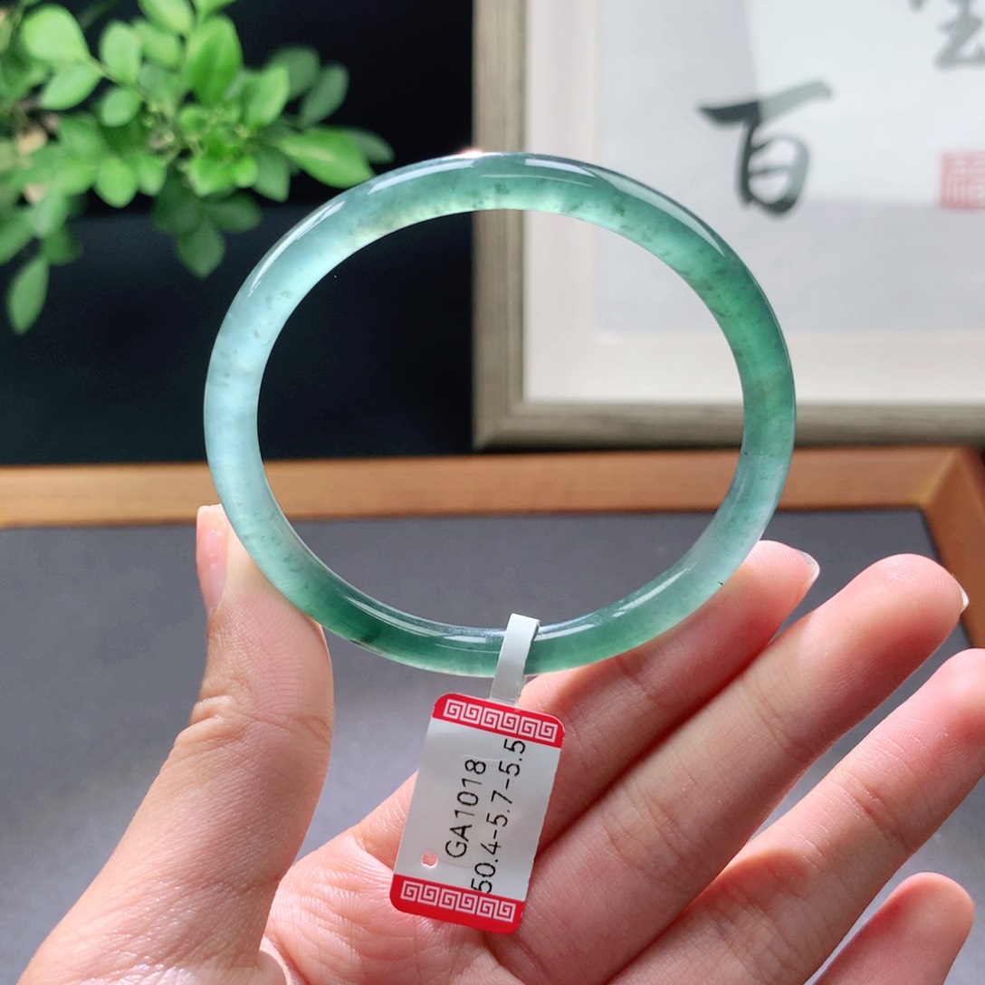 翡翠手镯未镶嵌天然翡翠手镯