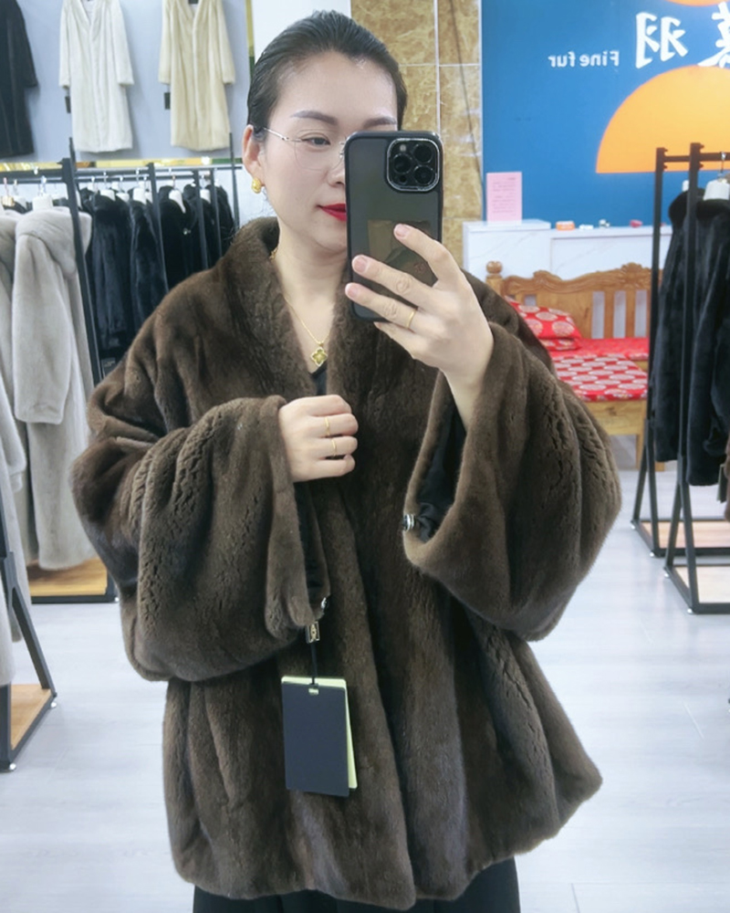工厂直营店 2025年冬季新款上新原皮原色咖啡本黑V领阔版貂皮大衣
