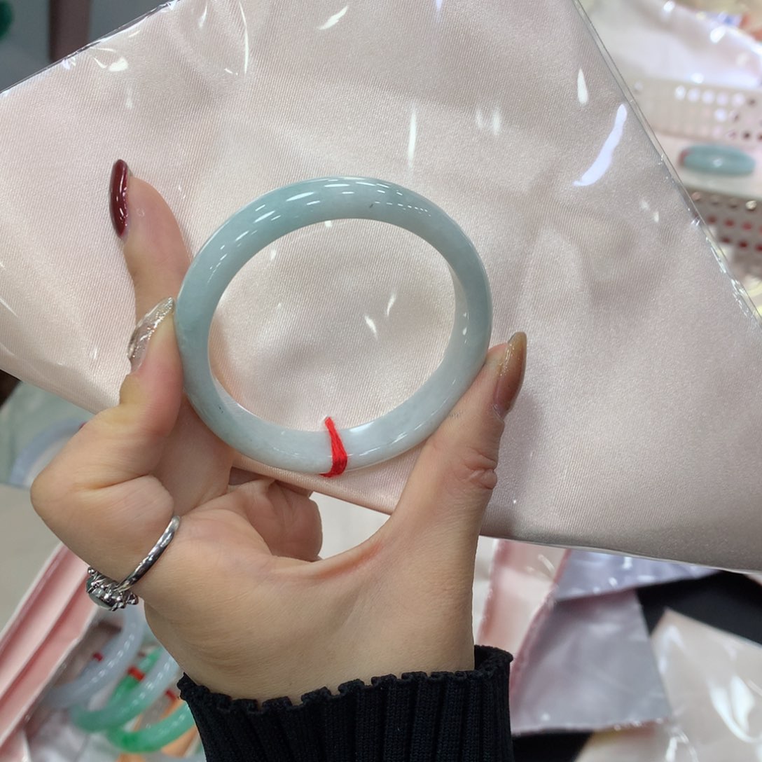 翡翠手镯未镶嵌Q****买断