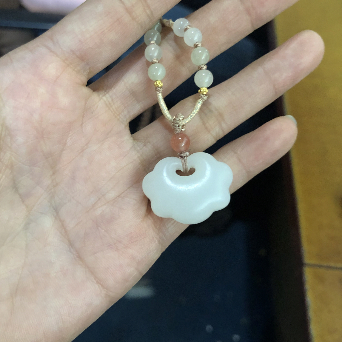 新疆精品和田玉羊脂白玉如意锁吊坠