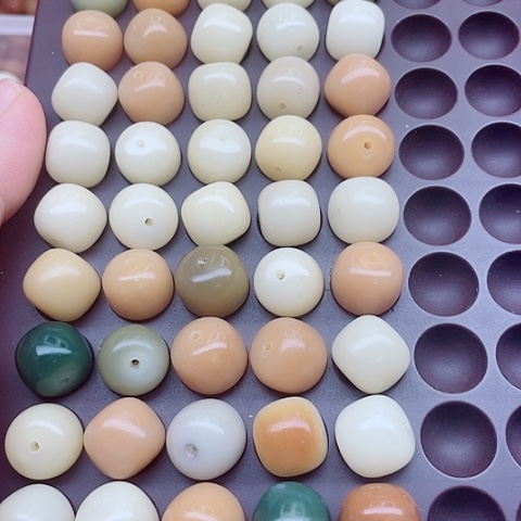 白玉菩提吊坠14微瑕桶54颗