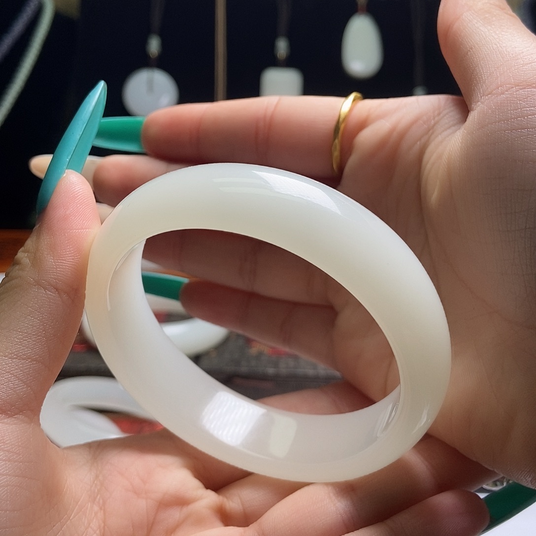 星***←60圈口宽17+小轮胎手镯白色