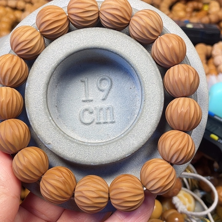 木蟹*黄有颗籽有划痕无相。       