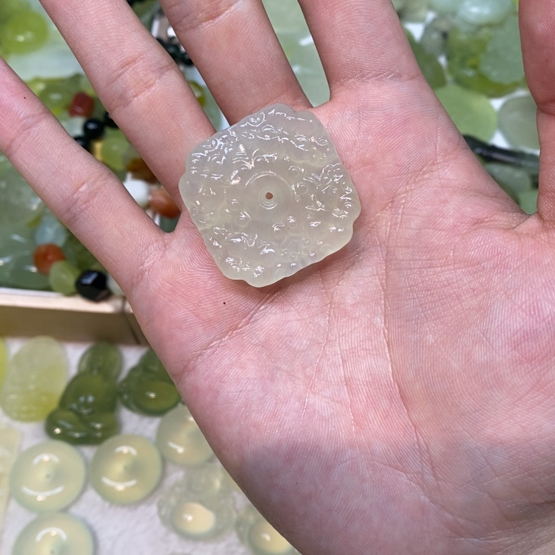 岫玉未镶嵌吊坠(不含链)