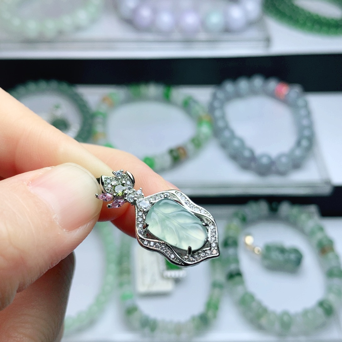 翡翠颈饰未镶嵌珠串