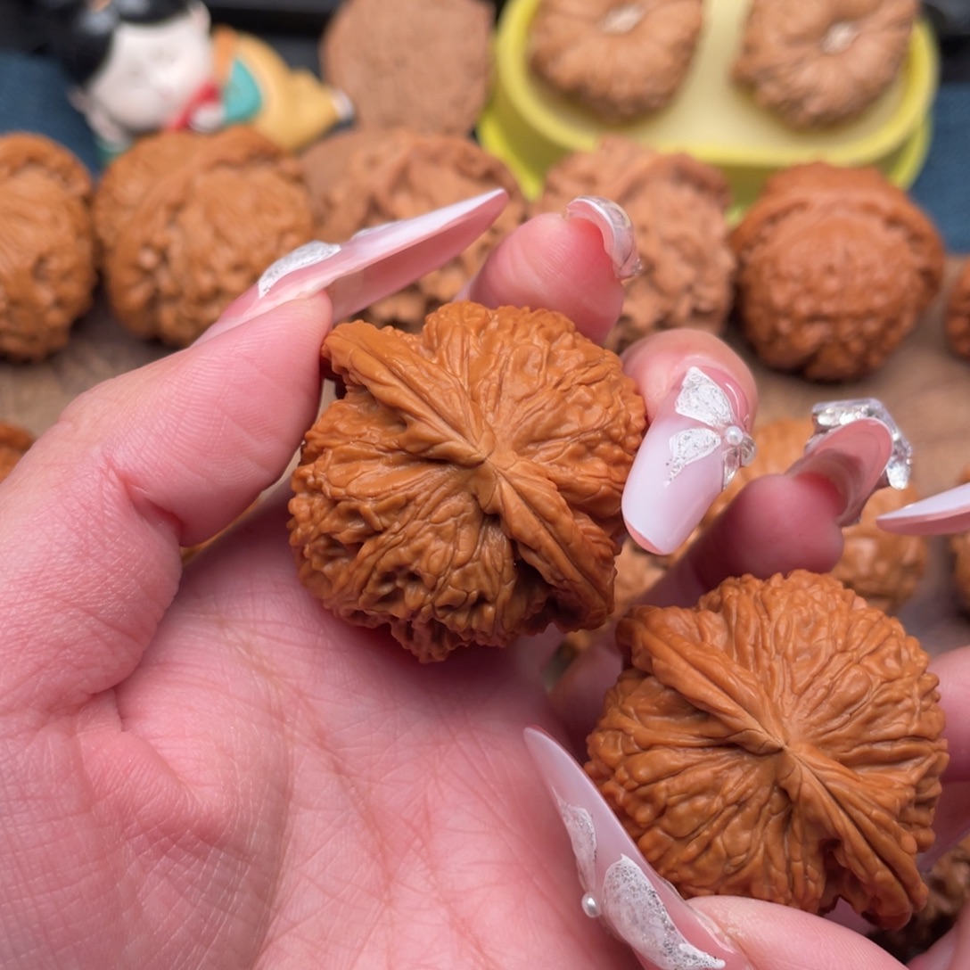 灯***家吊坠文玩核桃全品，毕业球白42