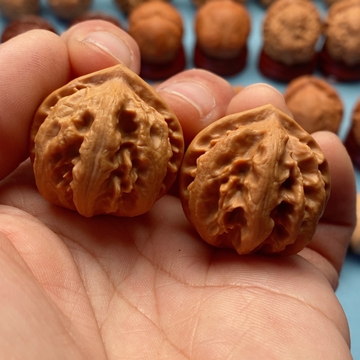 文玩核桃把件精品文玩手捻粗筋霸王龙元