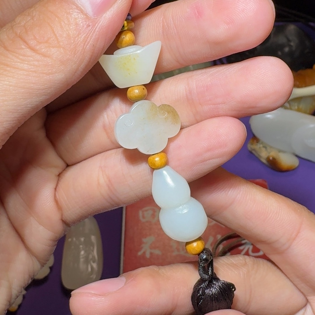 和田玉颈饰未镶嵌