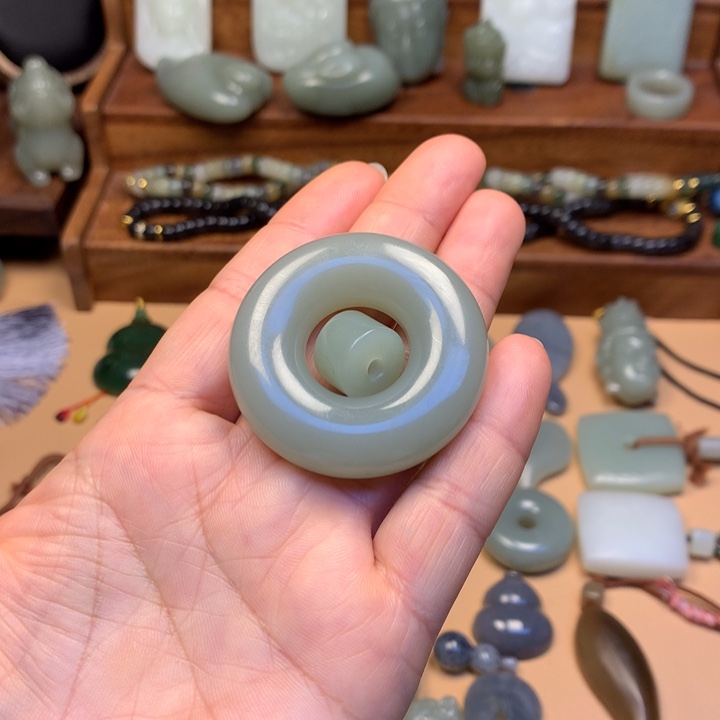 丛****和田玉未镶嵌颈饰