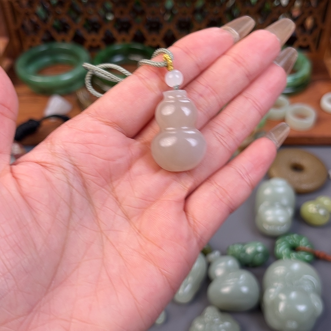 懿***饭和田玉（糖玉）未镶嵌颈饰