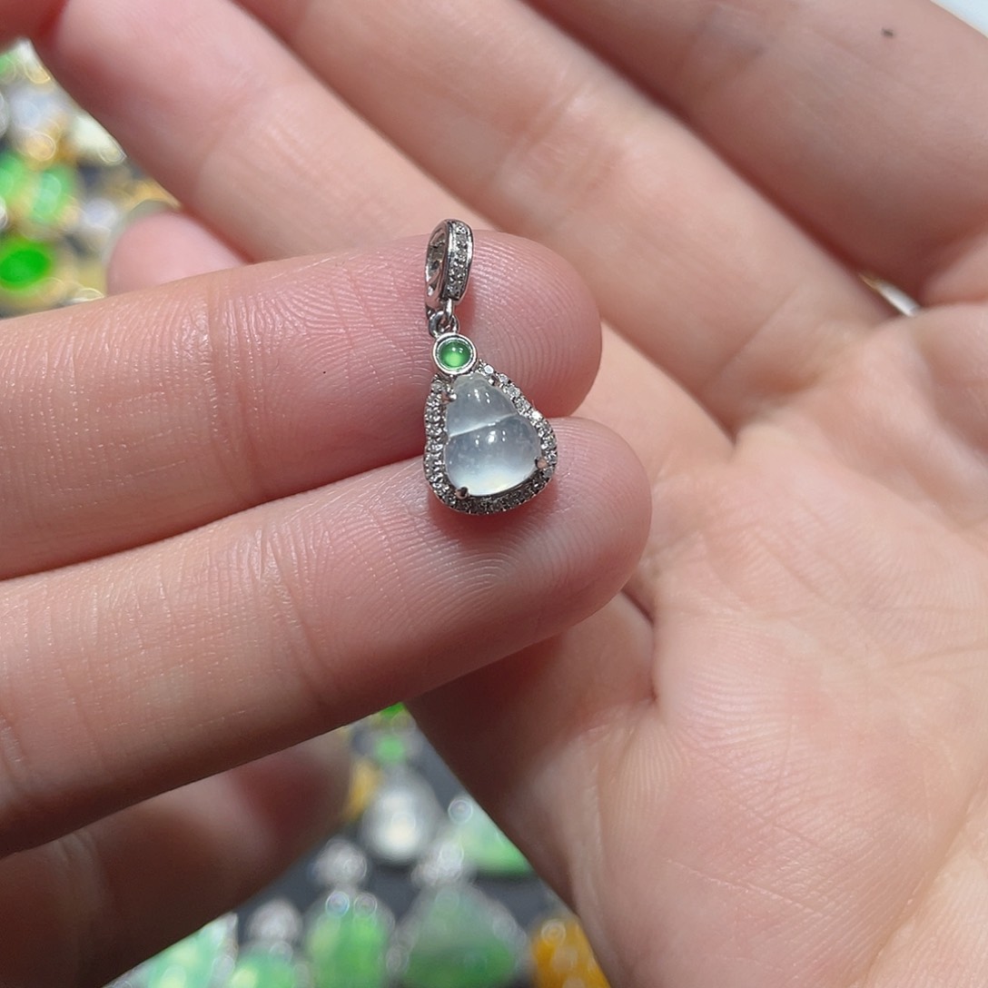 翡翠颈饰18K金镶嵌天然翡翠18k金A货