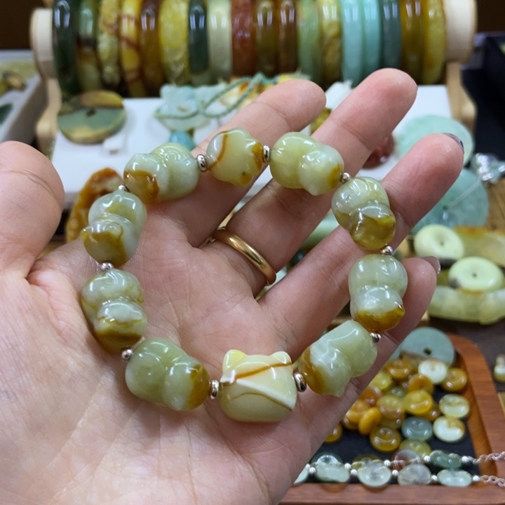 蛇纹石玉手串未镶嵌