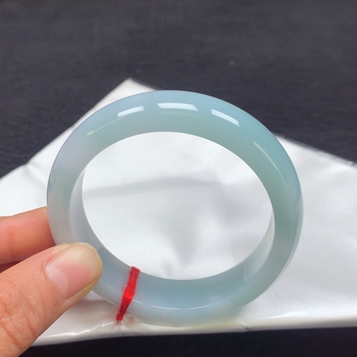 翡翠手镯未镶嵌55圈