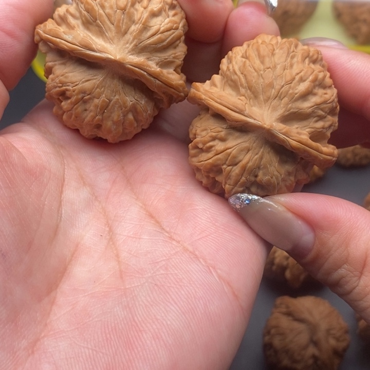 文玩核桃吊坠金锭