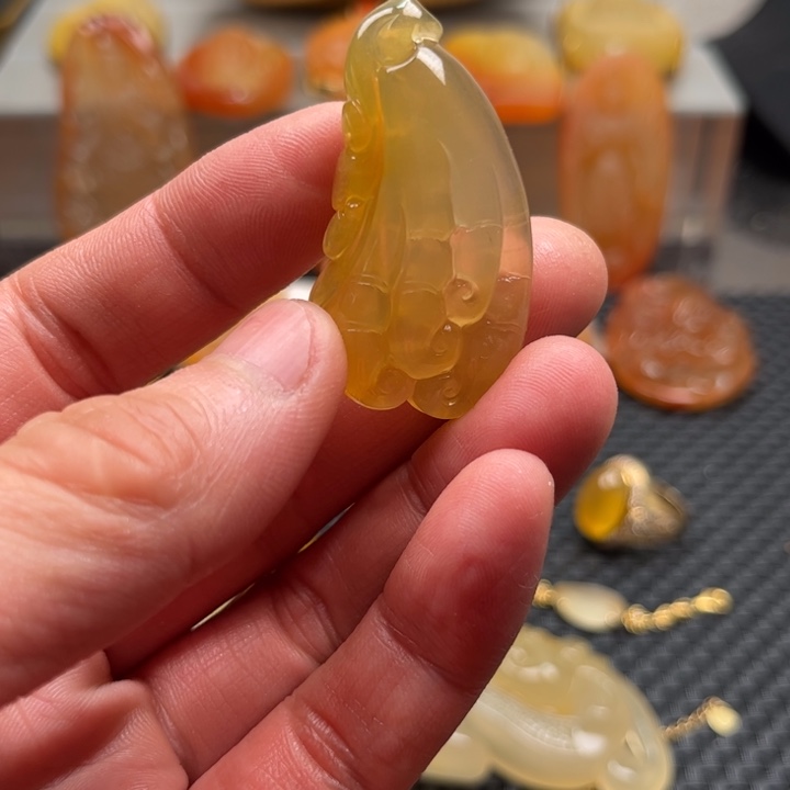 石英质玉颈饰未镶嵌用****2