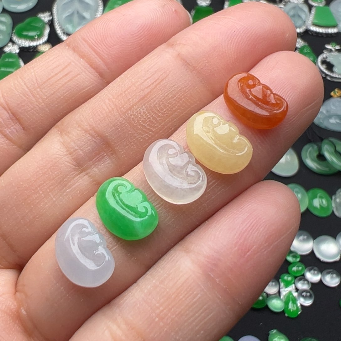 定制翡翠未镶嵌四**?如意