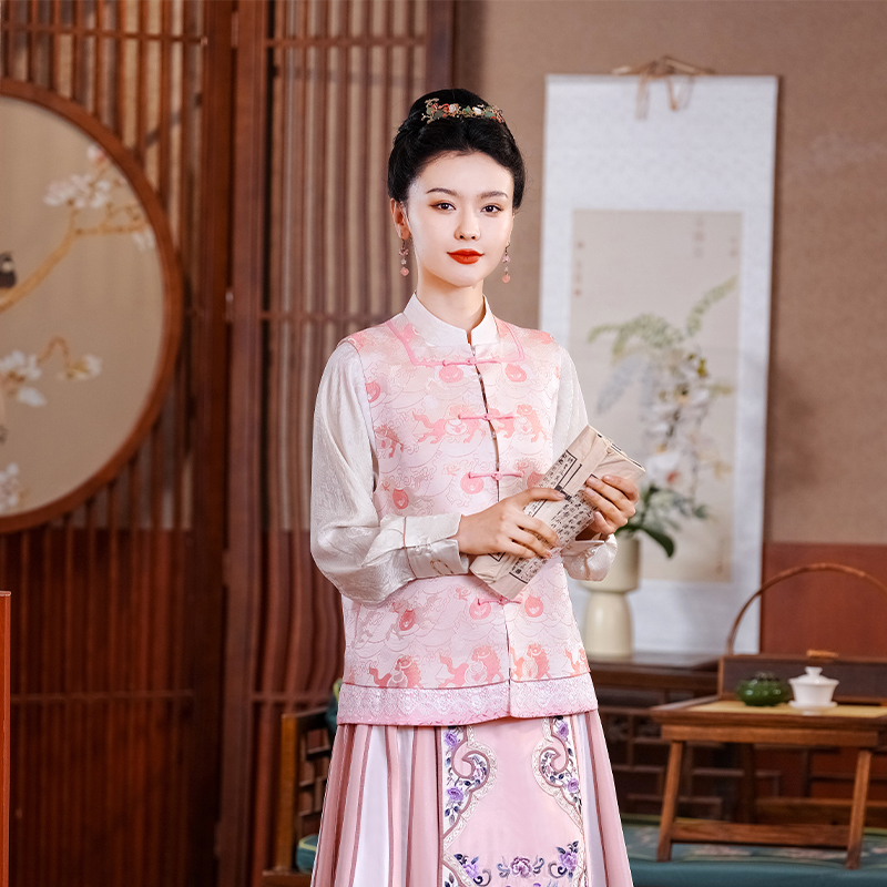 「马上有钱」乐锦坊复古中国风手工原创设计中式小众马甲热力感穿搭