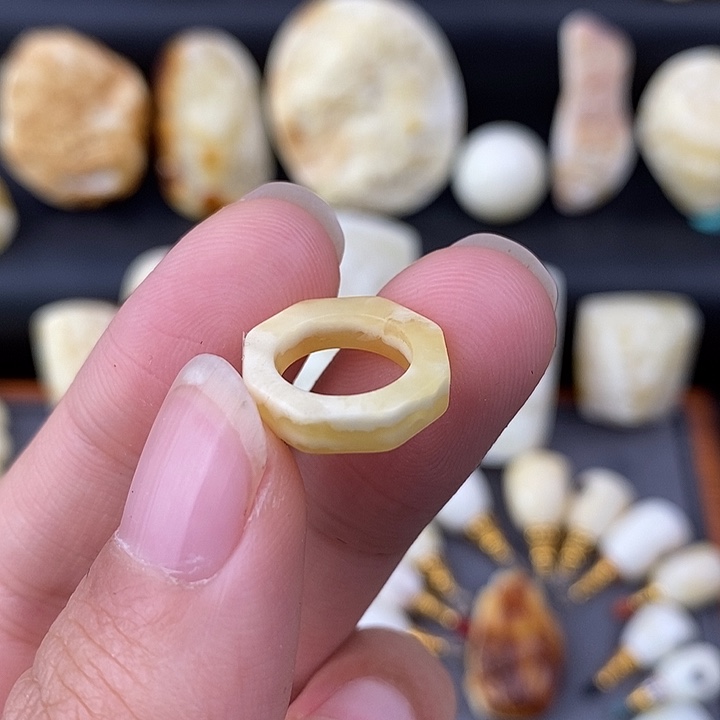 琥珀未镶嵌裸石10跑环a126