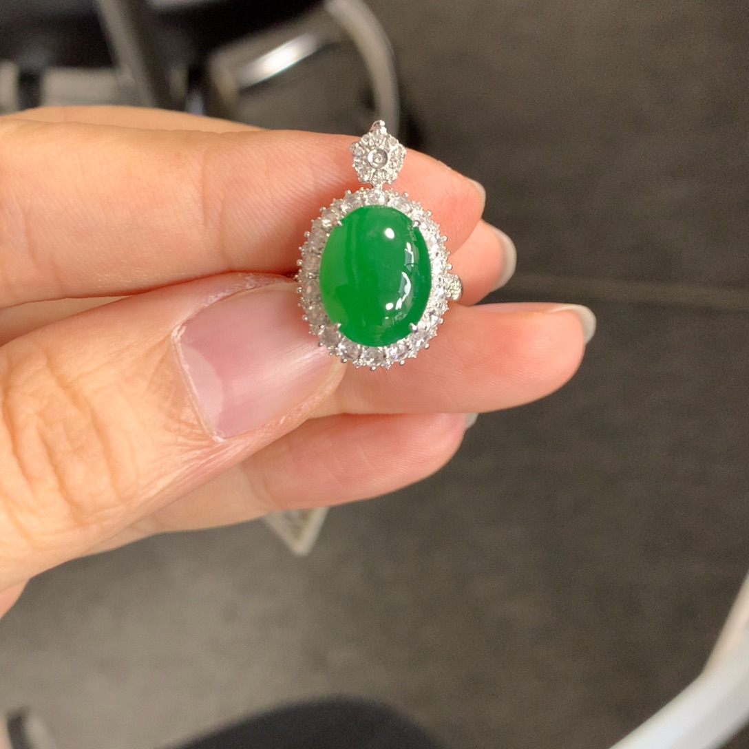 翡翠戒指18K金镶嵌v****i翡翠