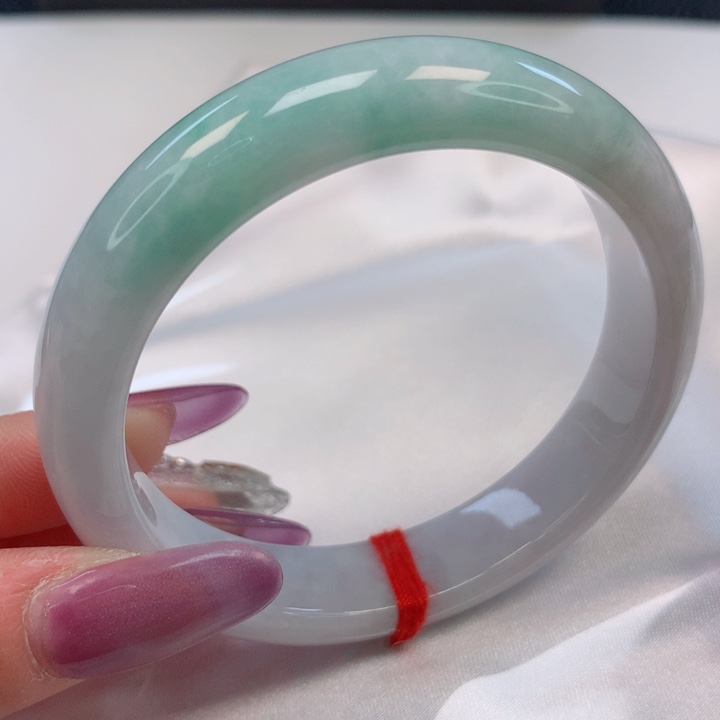 翡翠手镯未镶嵌56圈