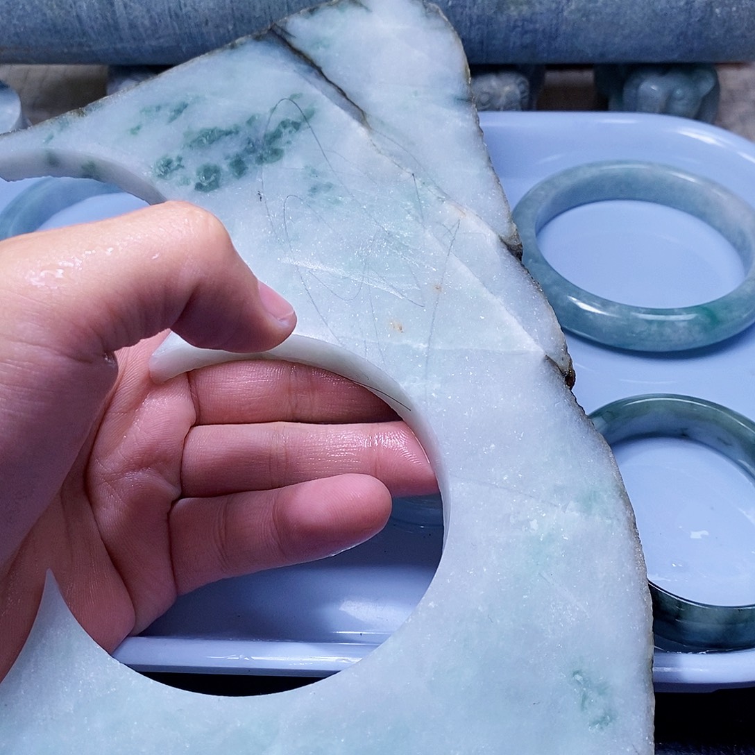 T***7翡翠未镶嵌颈饰588