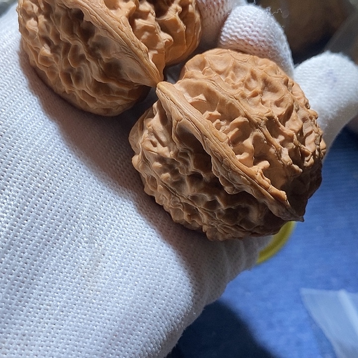 幺***一吊坠文玩核桃金牛