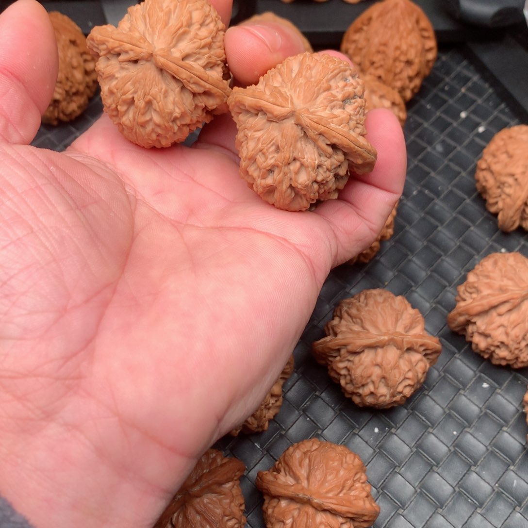 文玩核桃吊坠钢**王白狮子