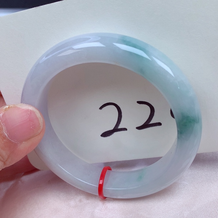 翡翠手镯未镶嵌翡翠