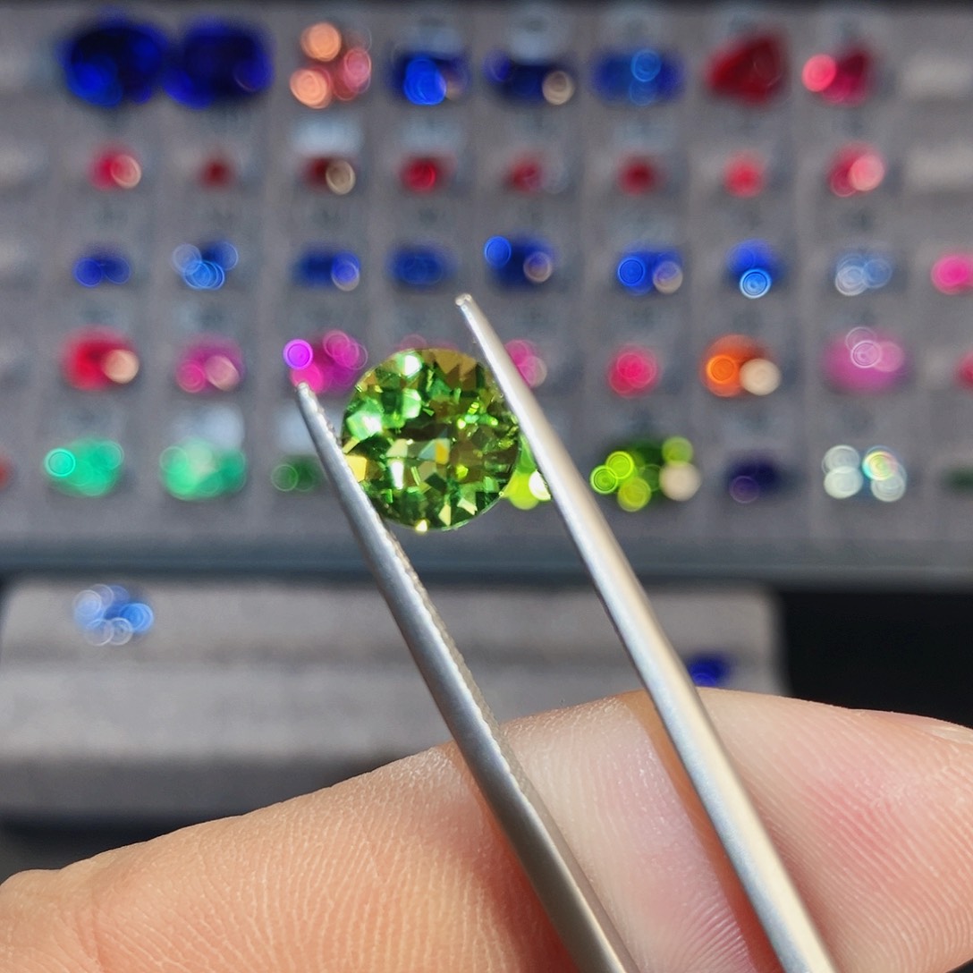 橄榄石裸石未镶嵌2.18克拉