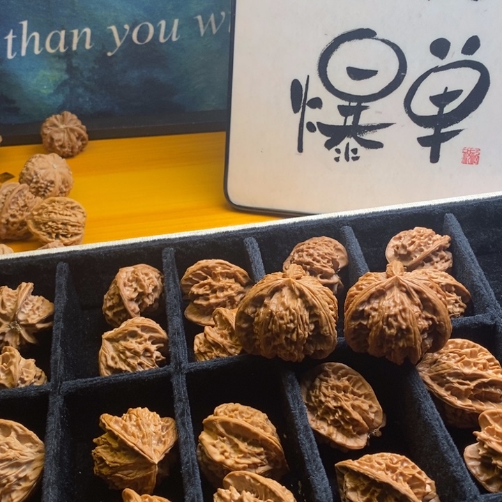 ****三文玩核桃吊坠文山