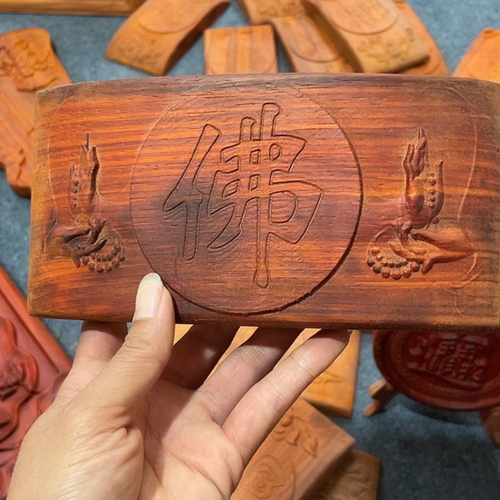 非洲紫檀（红花梨）佛