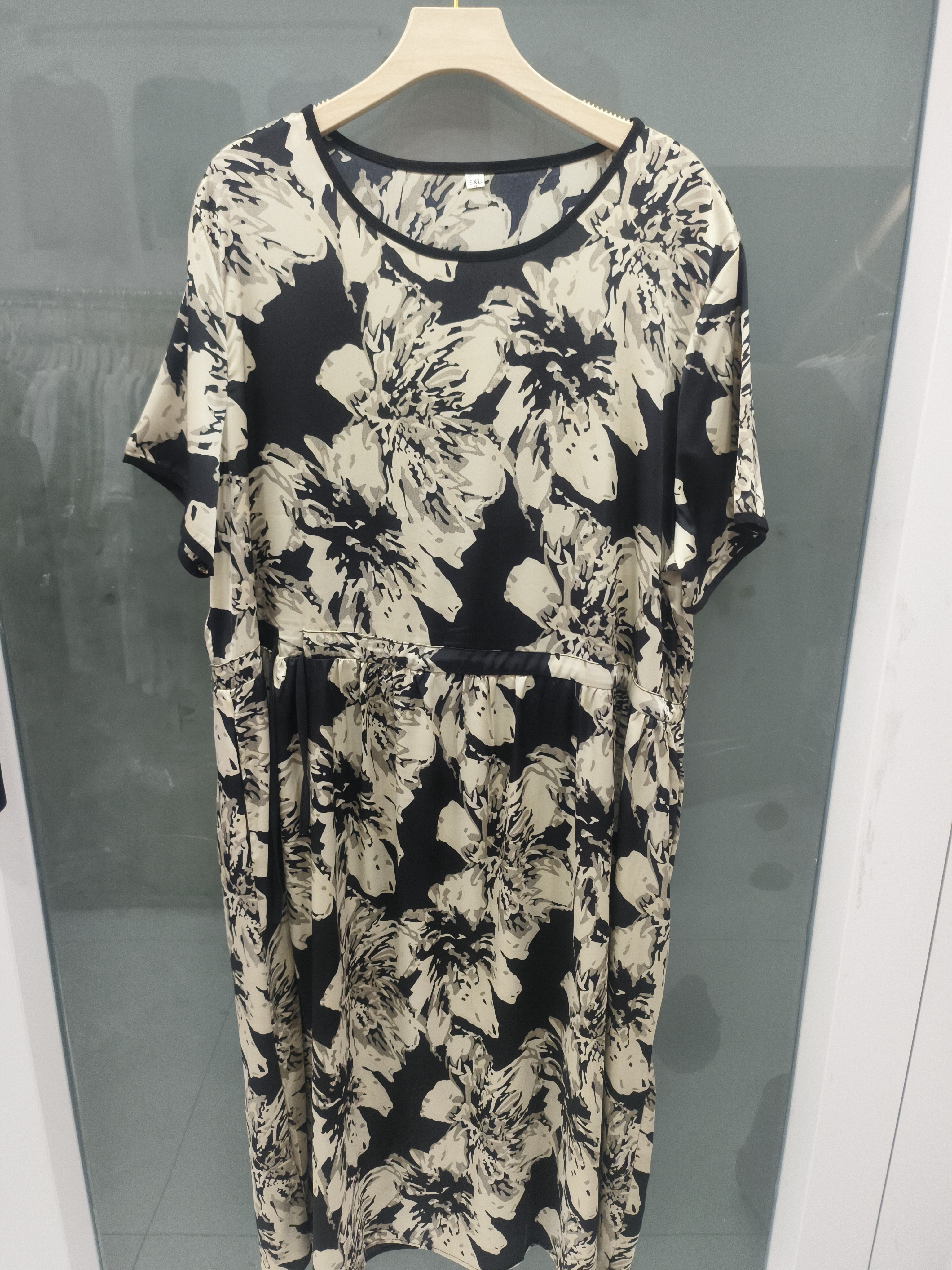 良玉推荐30号特价福利连衣裙