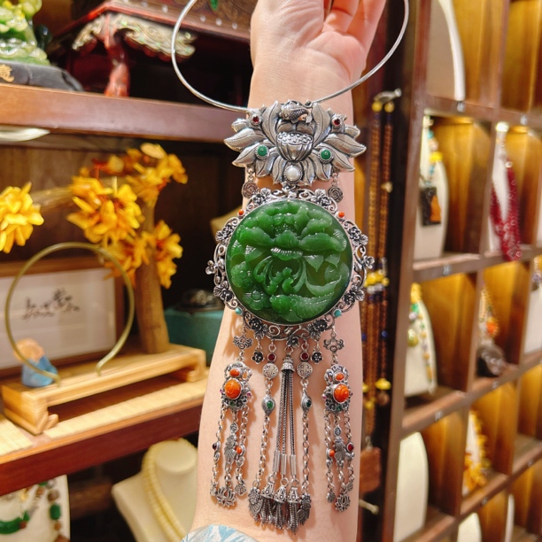 锦象原创台湾工镶嵌天然和田玉重工雕刻花牌国潮风吊坠