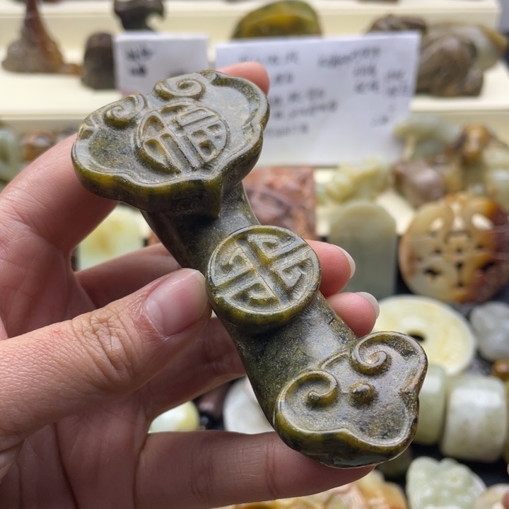 蛇纹石玉颈饰未镶嵌