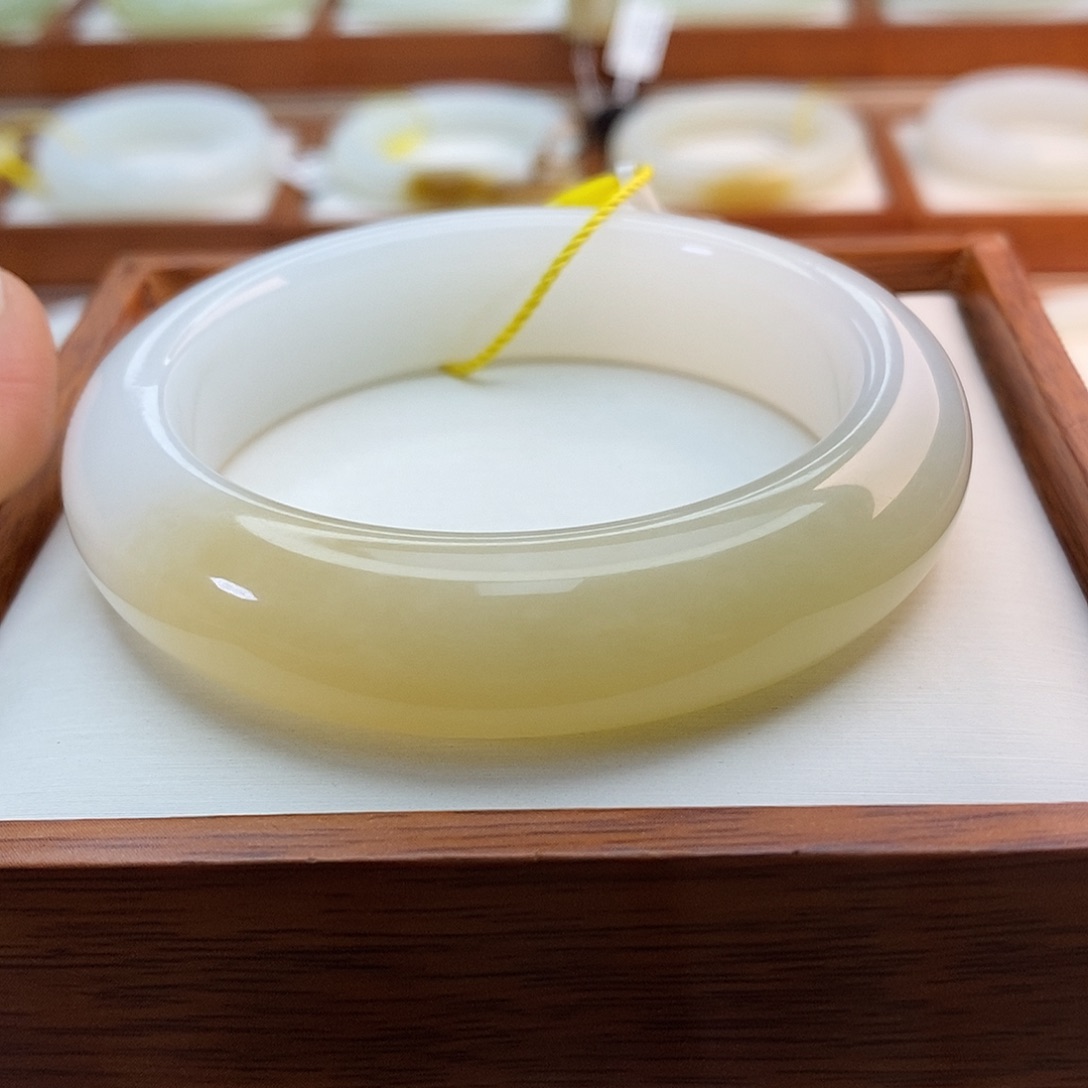 和田玉（糖玉）未镶嵌手链