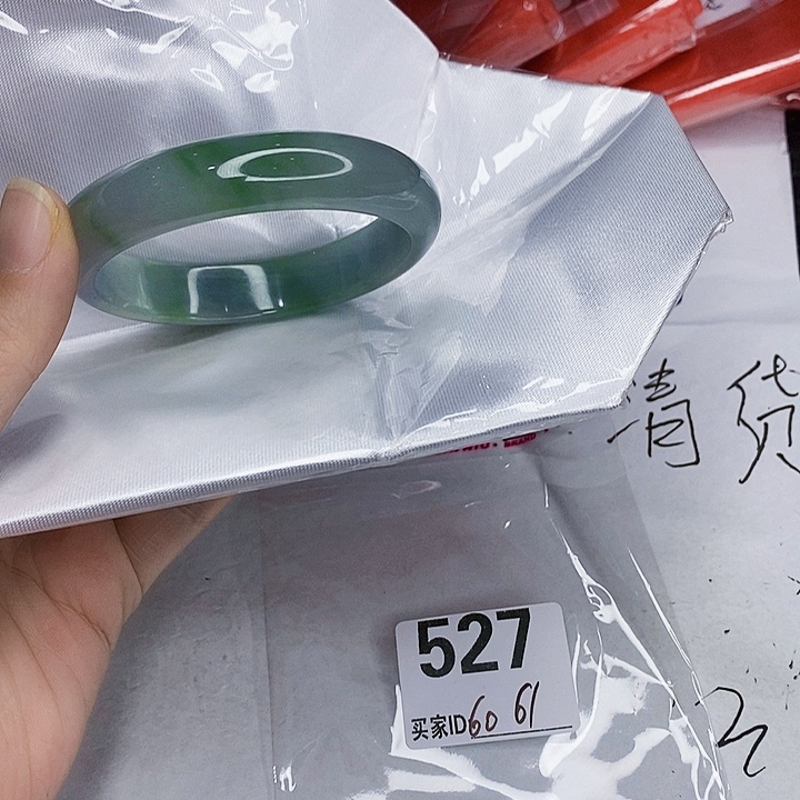 翡翠未镶嵌手镯一图一物实物为准（微瑕处理）