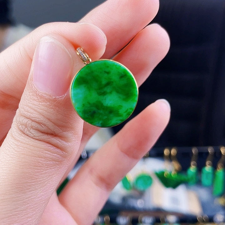 翡翠颈饰18K金镶嵌饰品