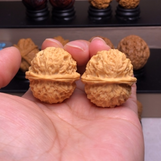 文玩核桃把件珊瑚绣球24