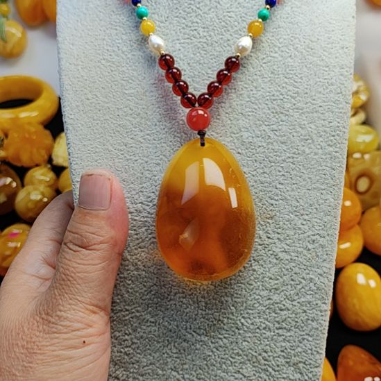 未镶嵌吊坠(赠链)蜜蜡