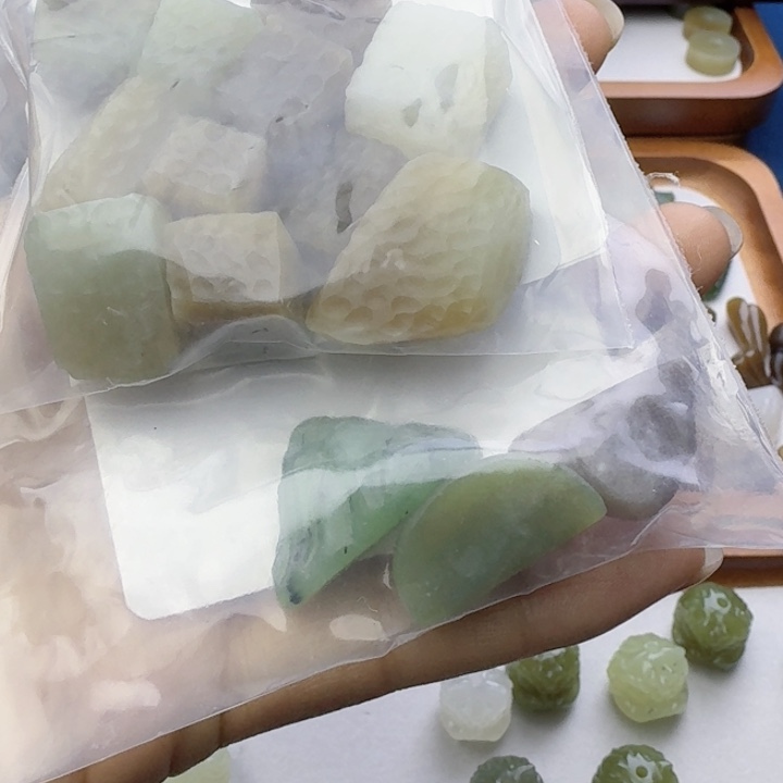 卡***1和田玉未镶嵌挂件