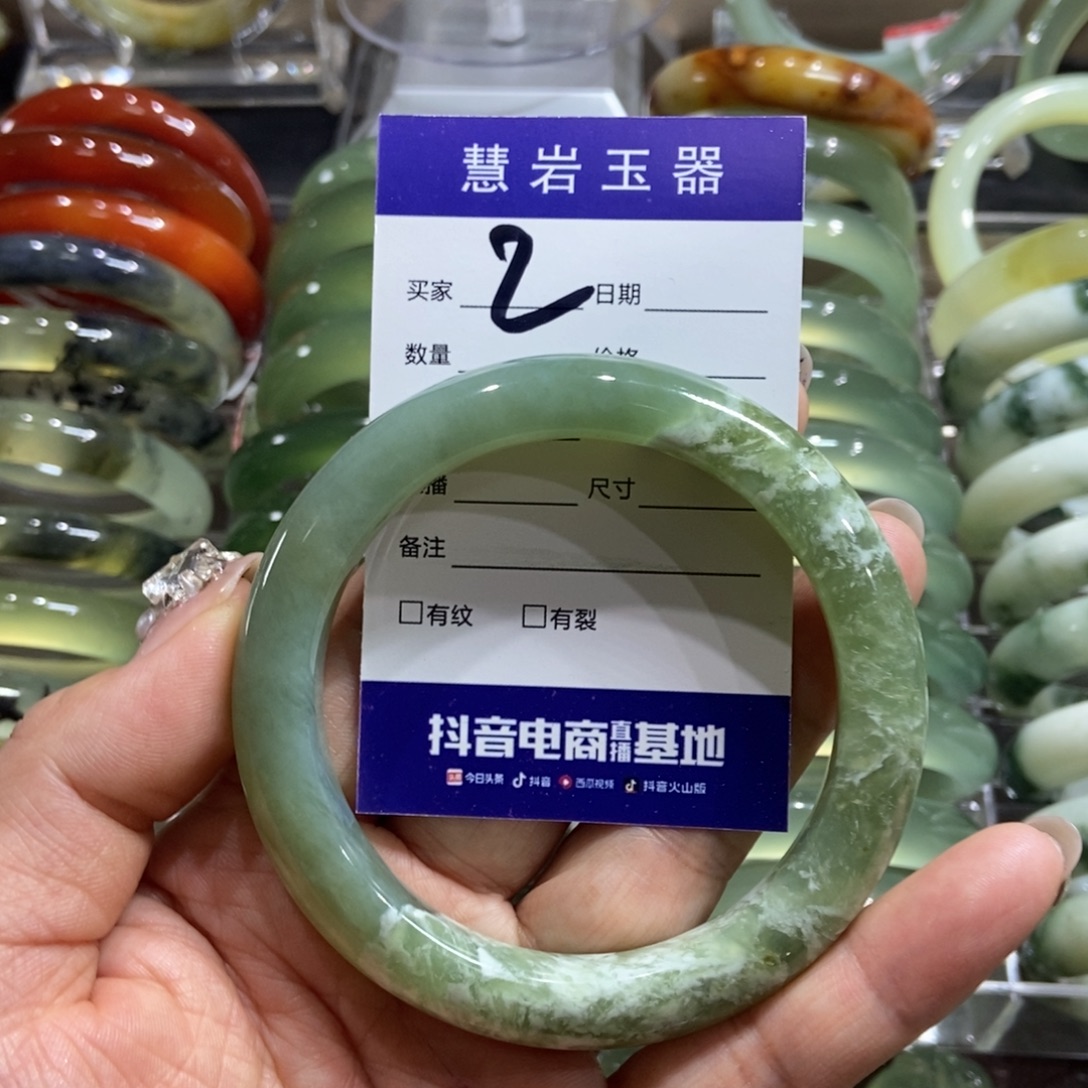 哆***梦岫玉未镶嵌手镯62