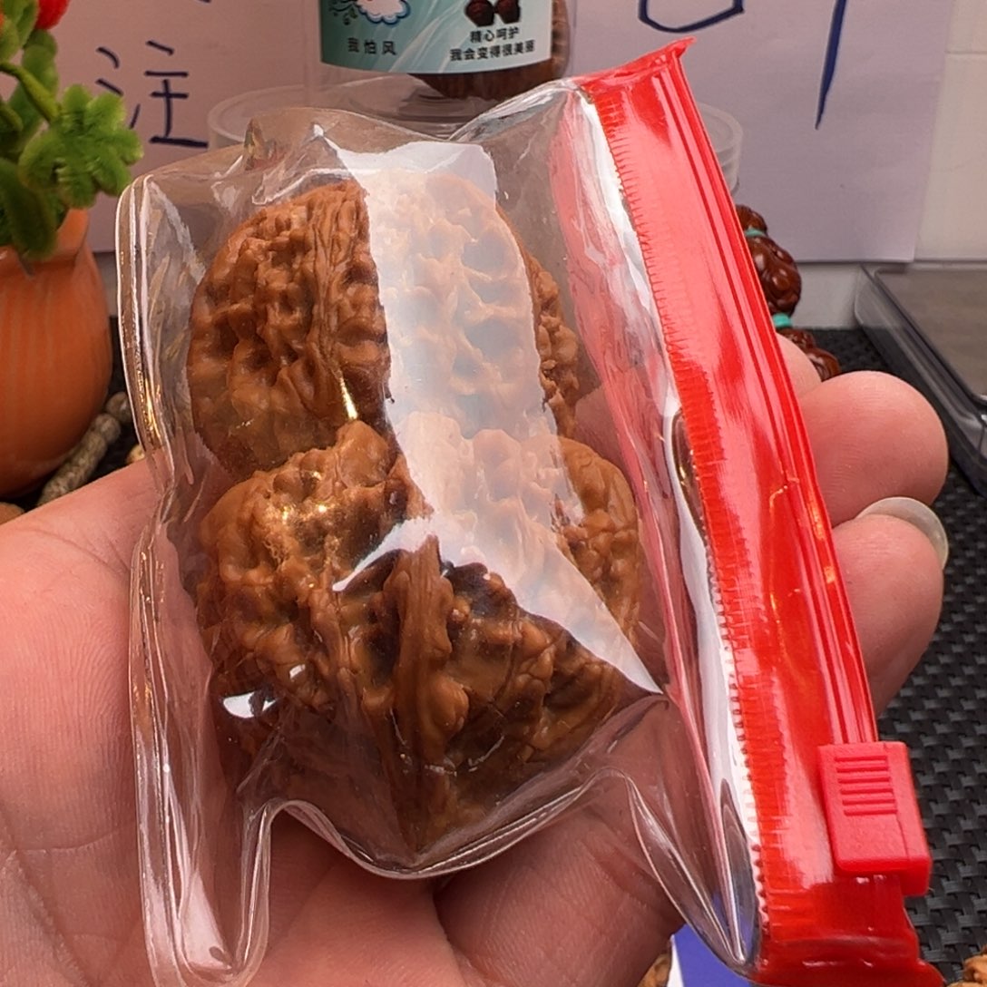 文玩核桃把件紫*布三棱