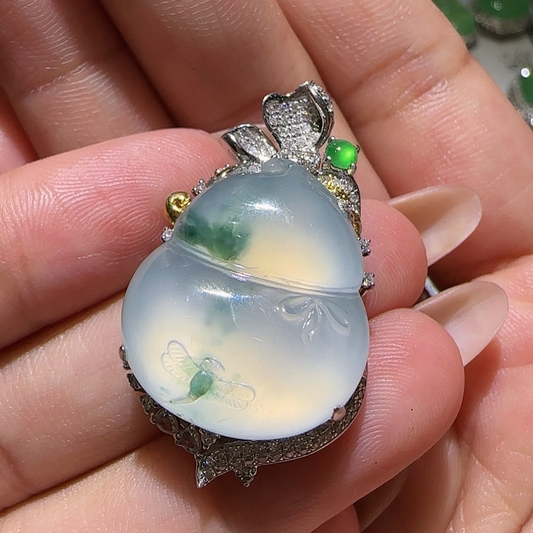 【闪购商品】颈饰18K金镶嵌翡翠天然