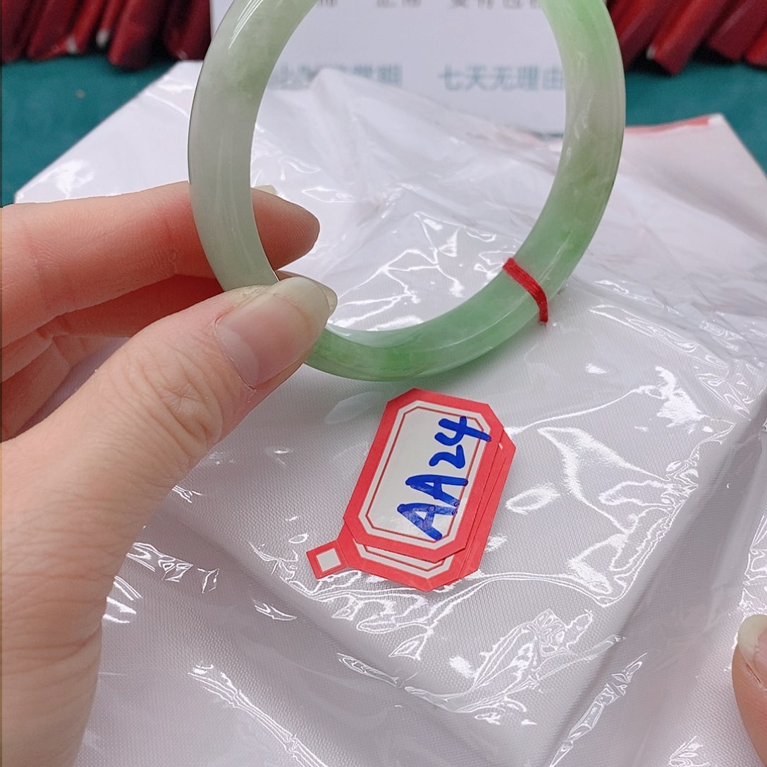 翡翠手镯未镶嵌吕AA244444444