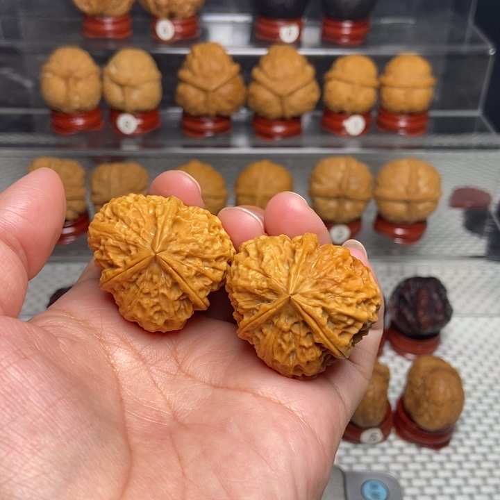 文玩核桃把件三棱18